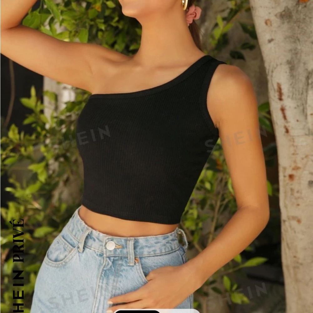 One shoulder top